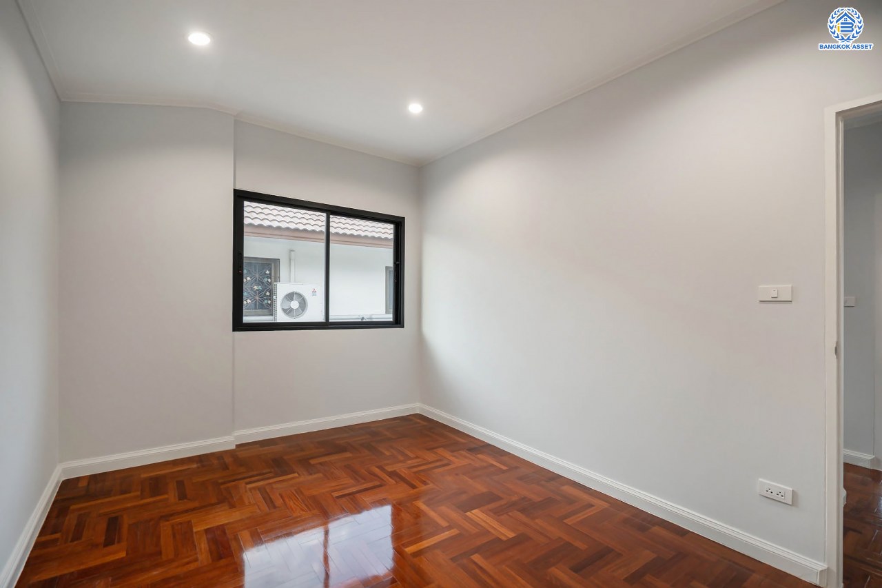 บ้านมือสองตกแต่งใหม่ โครงการ ศุภาลัย ออร์คิดปาร์ค2 ราชพฤกษ์-จรัญฯ ดีไซน์หรูหรา เนื้อที่ 50 ตร.ว. ฟังก์ชัน 3 ห้องนอน 2 ห้องน้ำ จอดรถได้ 2 คัน บนทำเลเดินทางสะดวก เชื่อมต่อหลายเส้นทาง และเดอะมอลล์บางแค ทางด่วน "กาญจนาภิเษก" และรถไฟฟ้าสายสีน้ำเงิน "สถานีภาษีเจริญ"